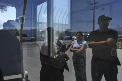 Appeals court keeps order blocking indiscriminate immigration sweeps