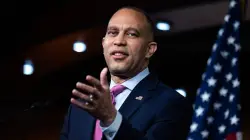 Hakeem Jeffries tells 'The View' ICE is going after 'law-abiding immigrant families'